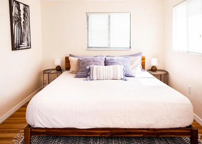 Sun-drenched 1br - 5min Walk To Clearwater Beach