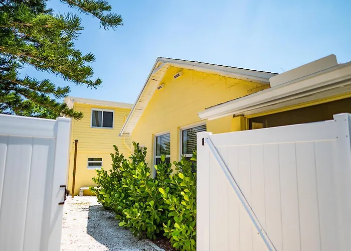 Sun-drenched 1br - 5min Walk To *