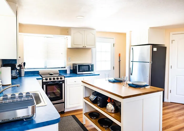 Sun-drenched 1br - 5min Walk To Apartment