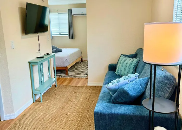 Apartment Sun-drenched 1br - 5min Walk To *